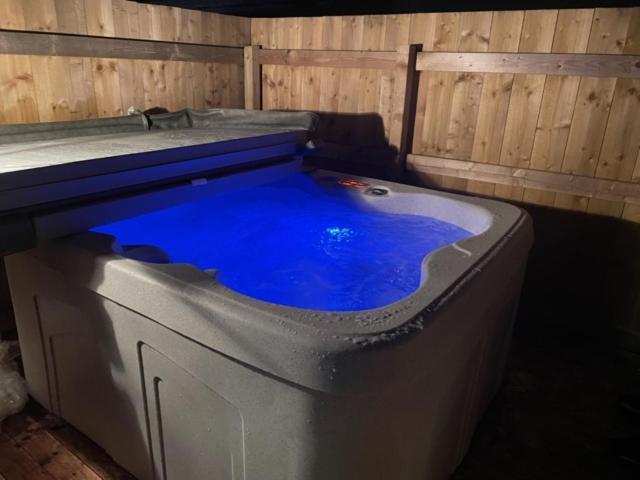 Villa Pond View Pod 3 With Private Hot Tub -Fife - Loch Leven - Lomond Hills Kelty Exterior foto